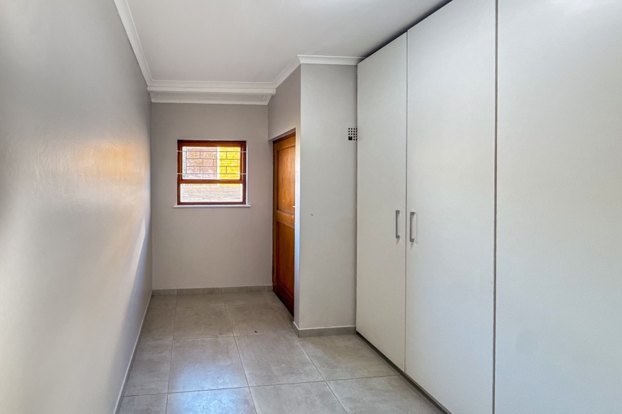 5 Bedroom Property for Sale in Monte Vista Western Cape